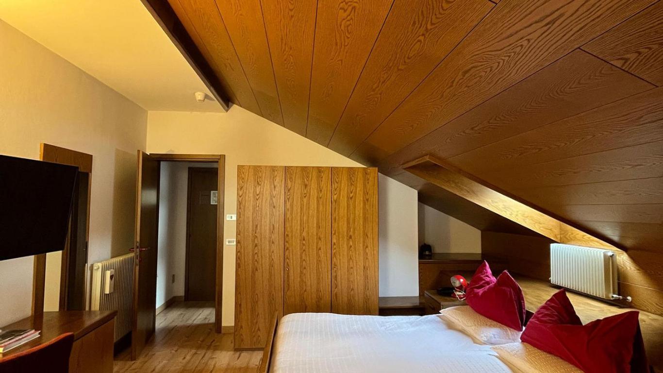 Hotel La Baita 마돈나 디 캄필리오 외부 사진