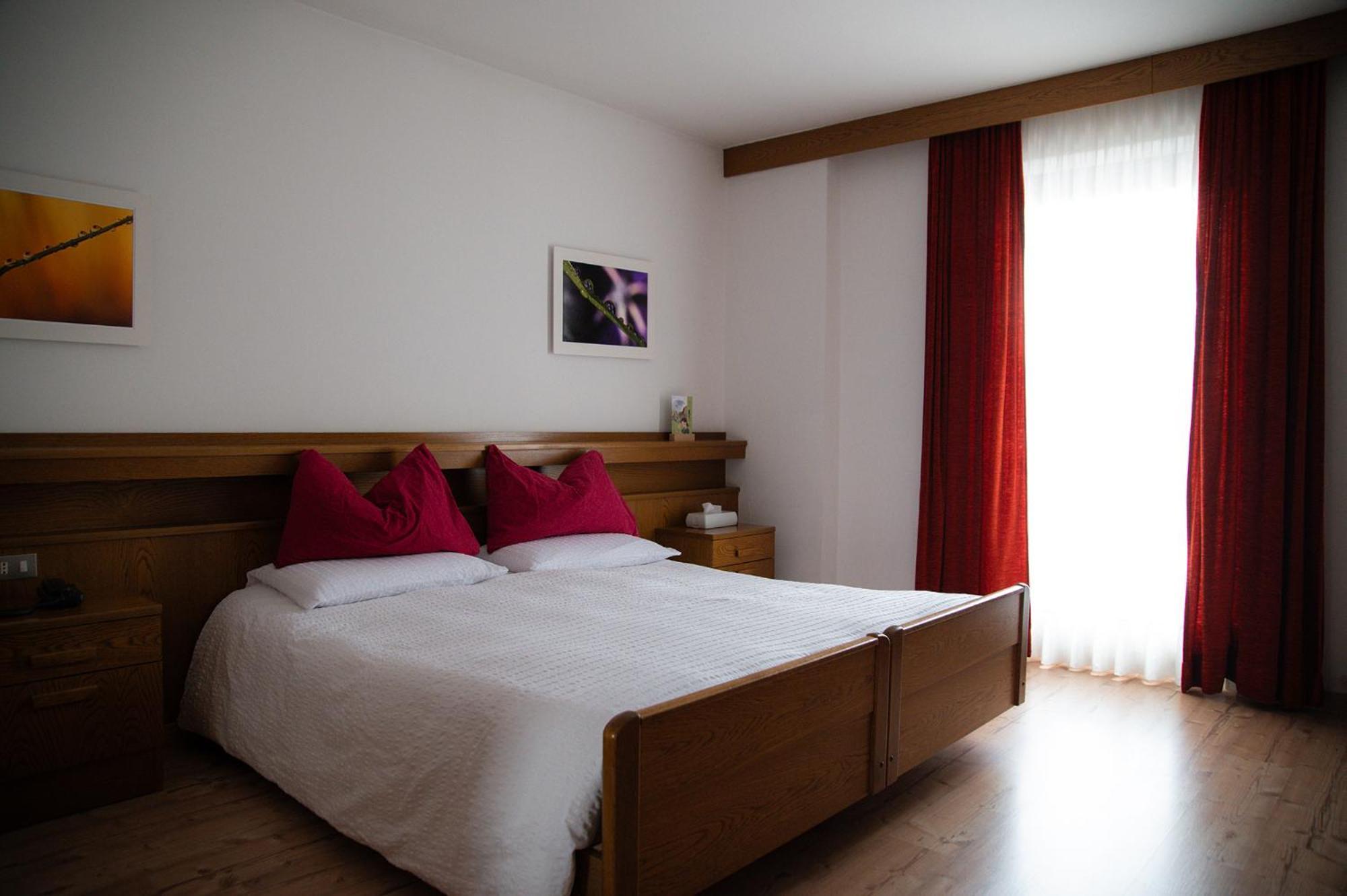Hotel La Baita 마돈나 디 캄필리오 외부 사진