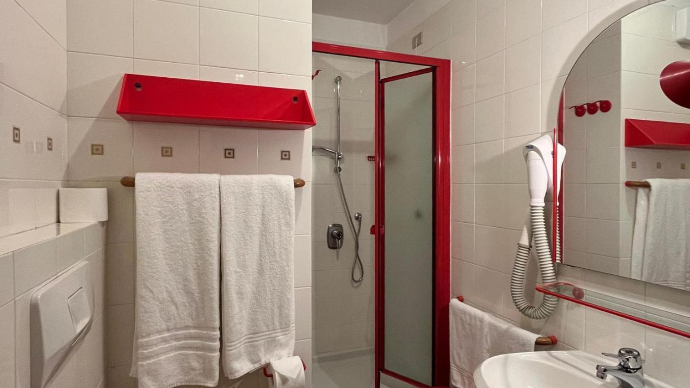 Hotel La Baita 마돈나 디 캄필리오 외부 사진