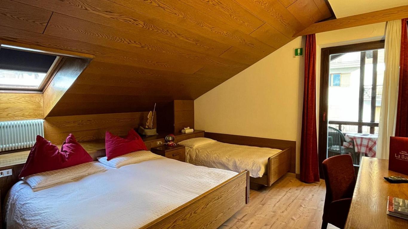 Hotel La Baita 마돈나 디 캄필리오 외부 사진
