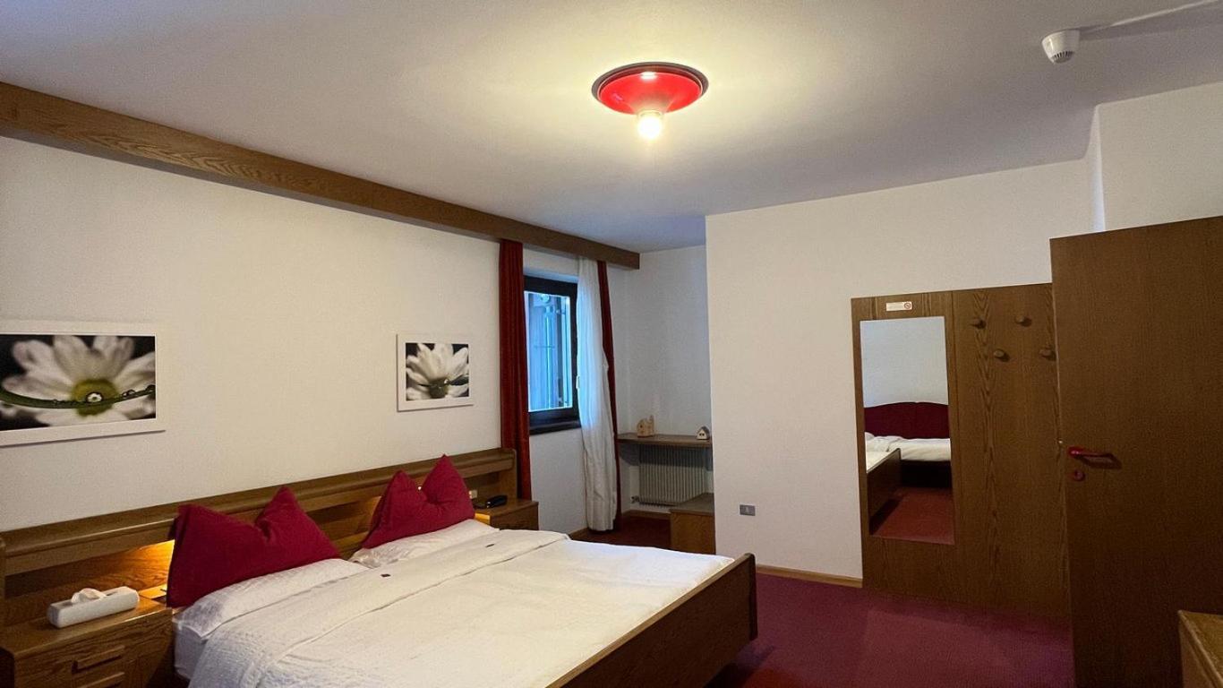 Hotel La Baita 마돈나 디 캄필리오 외부 사진