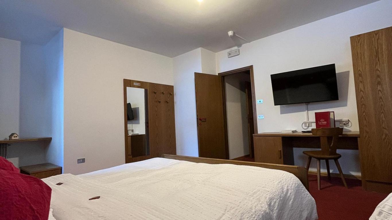 Hotel La Baita 마돈나 디 캄필리오 외부 사진