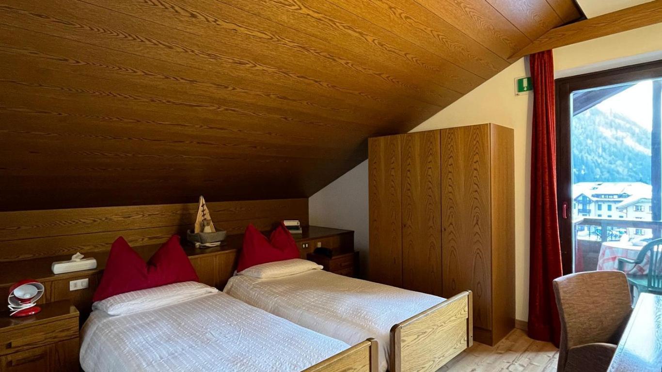 Hotel La Baita 마돈나 디 캄필리오 외부 사진