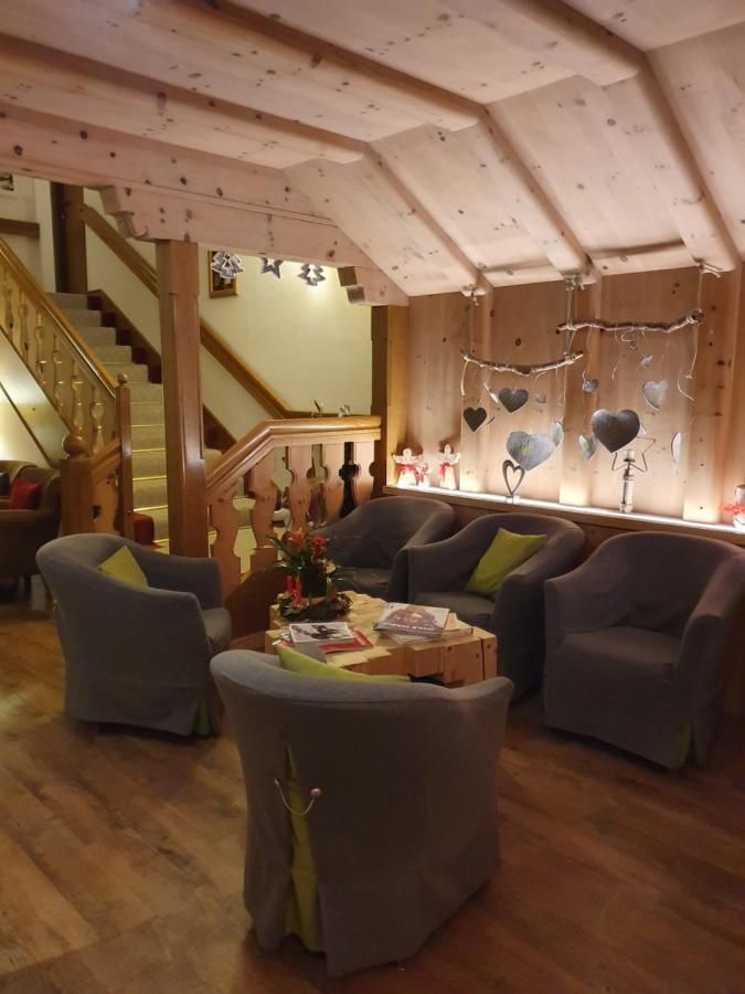Hotel La Baita 마돈나 디 캄필리오 외부 사진